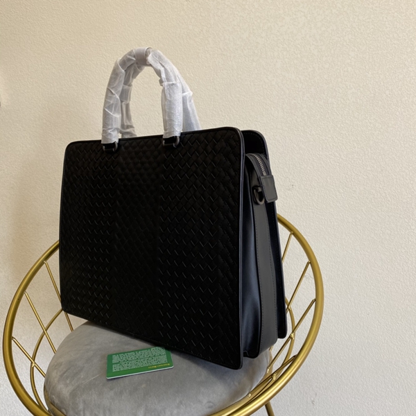 ボッテガヴェネタバッグ背面デザイン